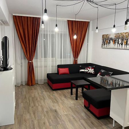 First Studio Bucharest Luaran gambar