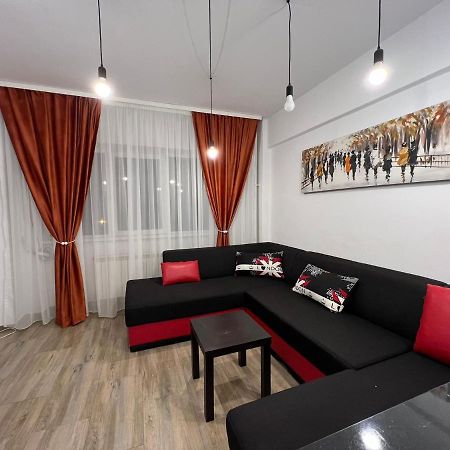 First Studio Bucharest Luaran gambar