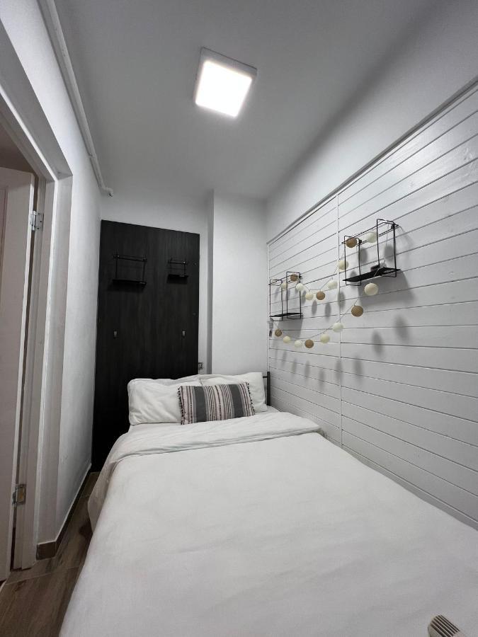 First Studio Bucharest Luaran gambar