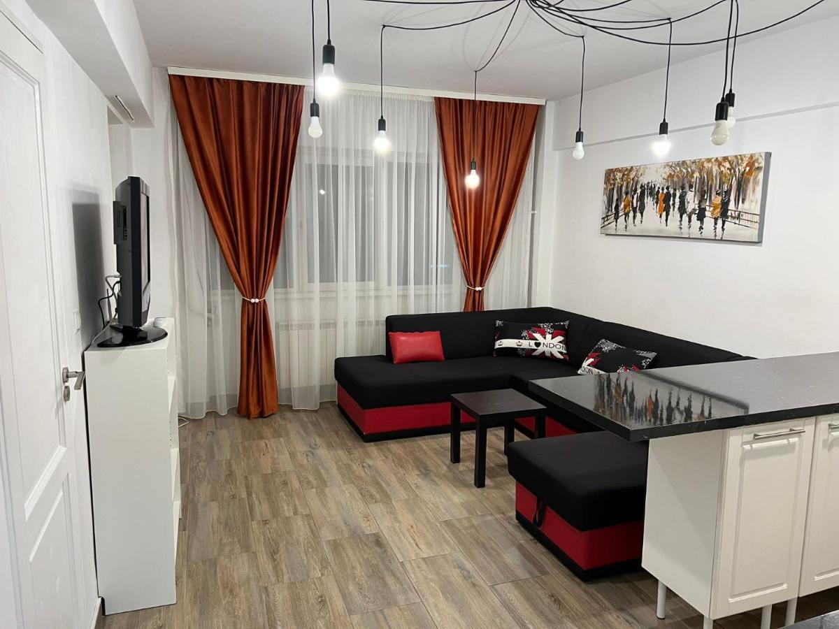 First Studio Bucharest Luaran gambar