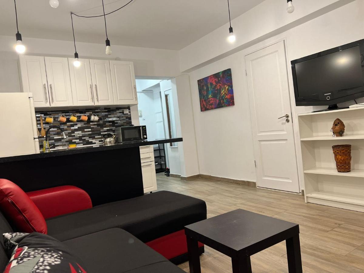 First Studio Bucharest Luaran gambar
