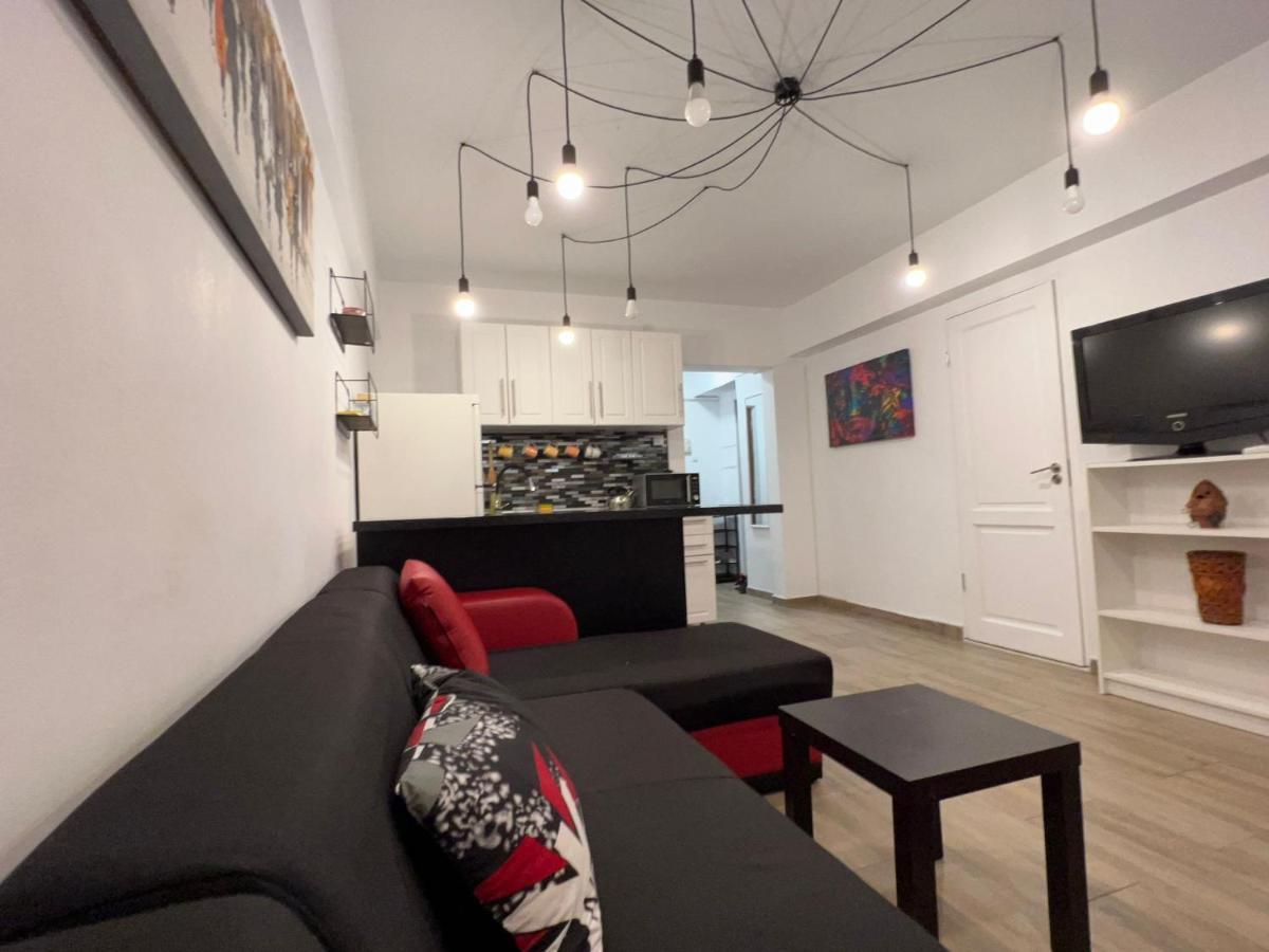 First Studio Bucharest Luaran gambar